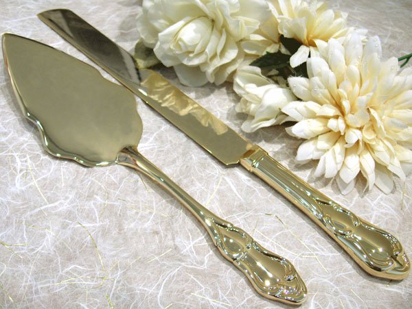 Gold-plated cake server set suitable for a 50th anniversary engraving